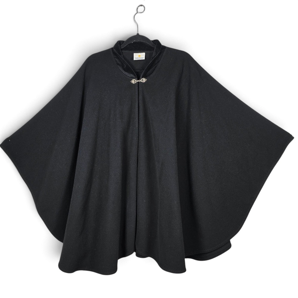 Smithsonian Institution Cape Womens OS Black Fleece Velvet Trim Clasp Victorian